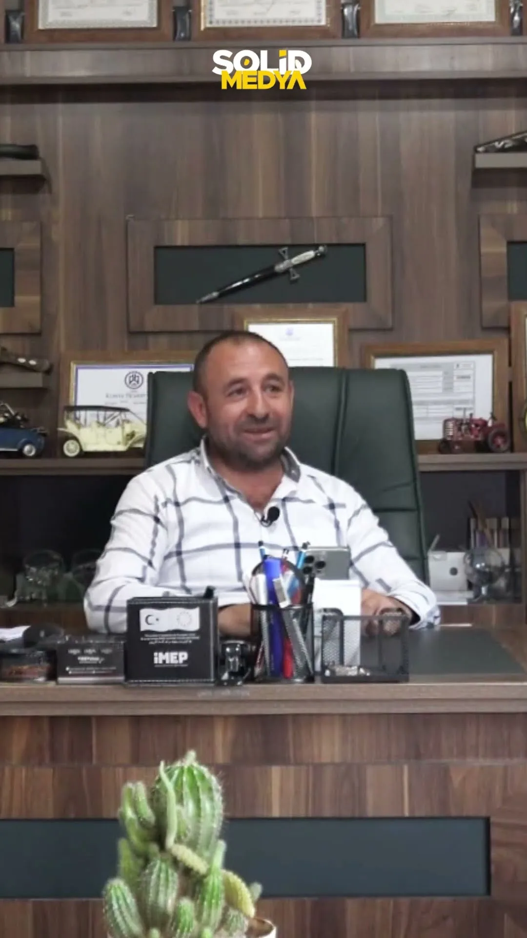 Benim işimi benden daha iyi takip ediyor. — video kapak görseli